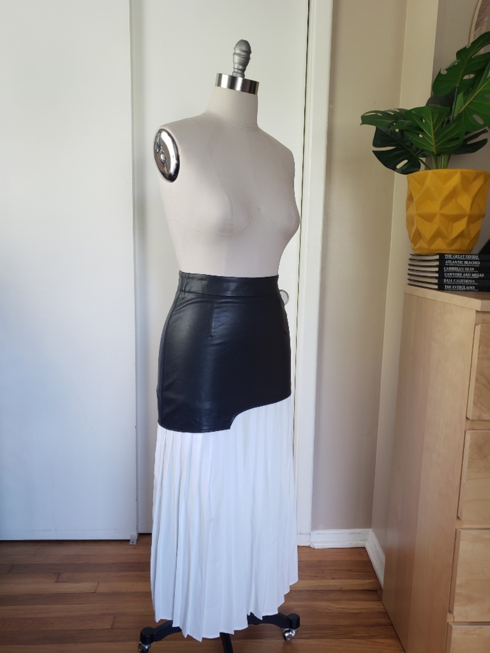 Chic Asymmetrical Faux Leather Pleated Skirt Size Small